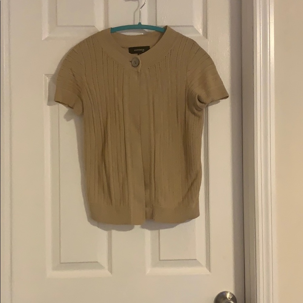 Short sleeve sweater